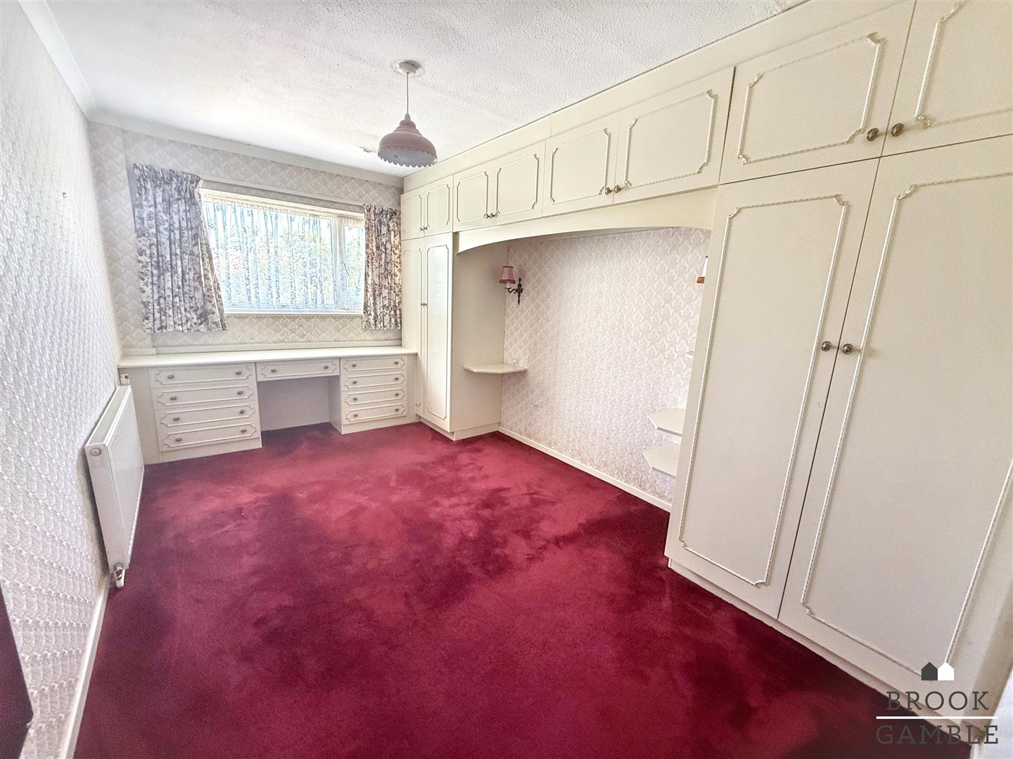 2 Bedroom Bungalow. Buckhurst Close in Eastbourne,  8